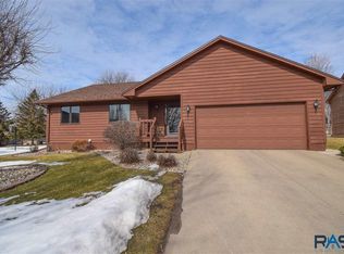 2805 S Cinnabar Cir, Sioux Falls, SD 57103