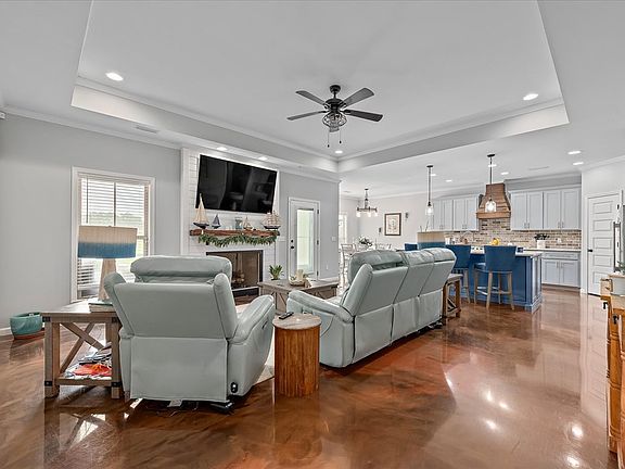 4th image of 2957 Iris Rd