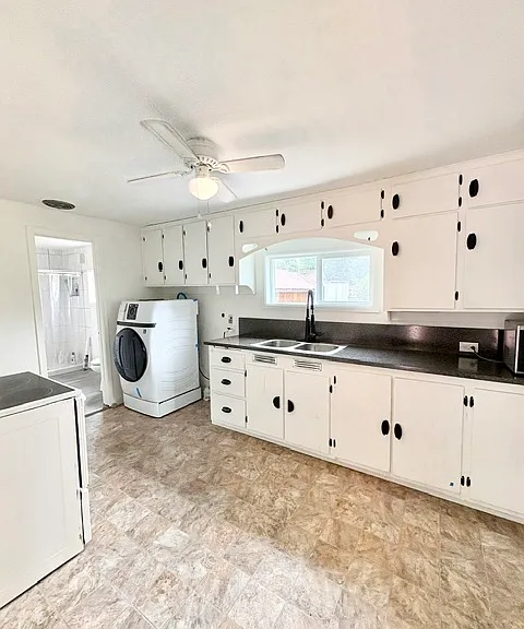 3012 Hollywood Ave NE — Photo 5
