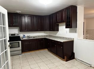 9510 Castle Dr, Upper Marlboro, MD 20772