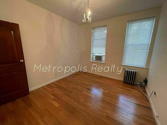 4th image of 2421 29th St
