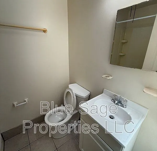 1427 Simpson St — Photo 13