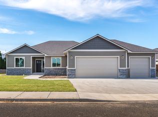 221 N Crestview Dr, Moses Lake, WA 98837