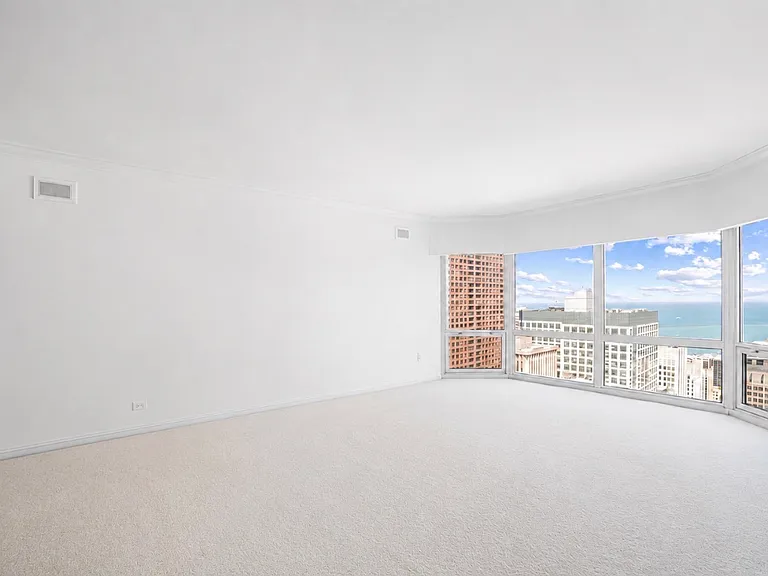 100 E Huron St #3504 — Photo 28