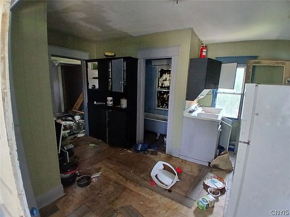 5th image of 102 Expense St