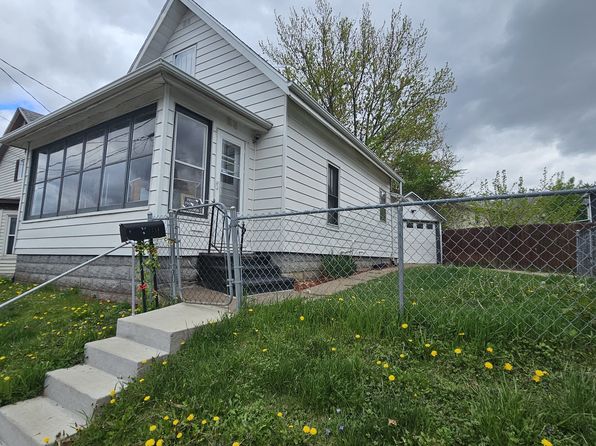 1214 E 2nd St, Muscatine, IA 52761