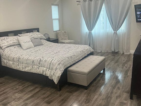 5th image of 9423 Burnet Ave #1/2
