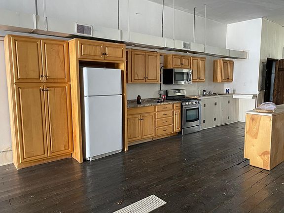 2nd image of 107 N High St APT 2