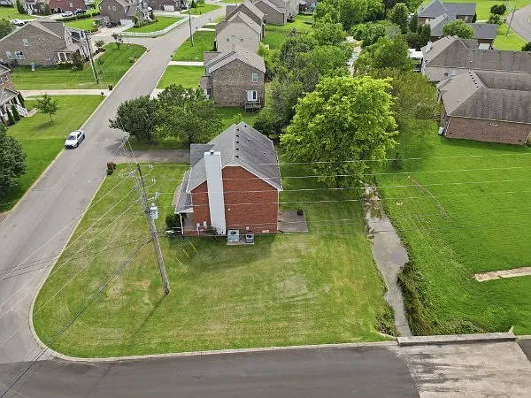 3 bed, 2328 sqft, $2,600 — Photo 4