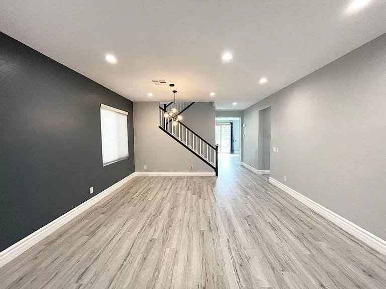 135 Tall Ruff Dr — Photo 2
