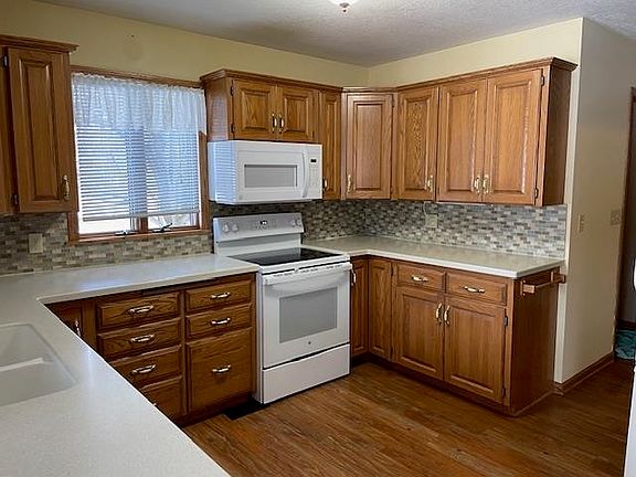 3rd image of 300 Old Colony Ct