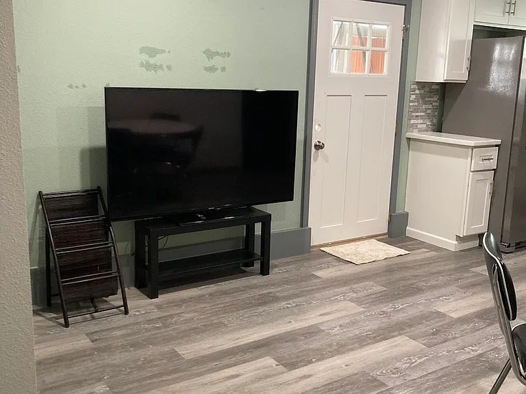 1122 S Woodlawn St #2 — Photo 4