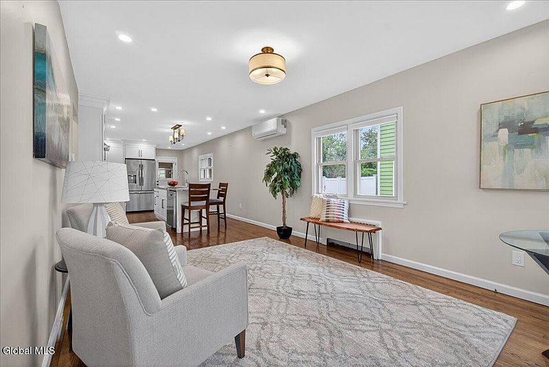 5th image of 11 Norwood Avenue
