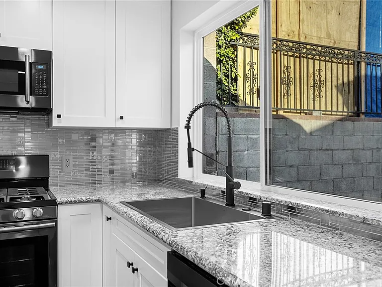 915 Cornell — Photo 9