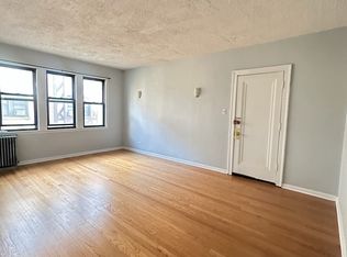 5657 N Spaulding Ave, Chicago, IL 60659