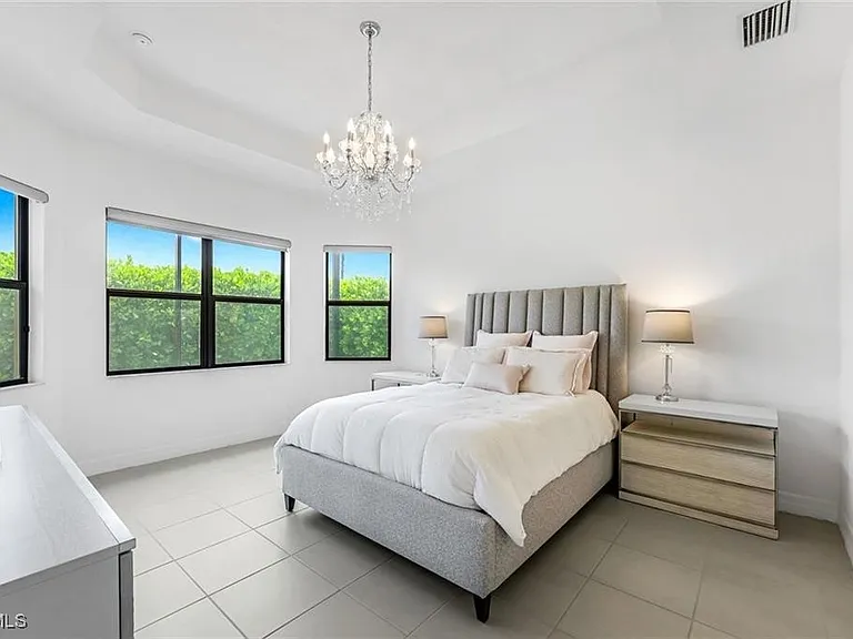 11502 Meadowrun Cir — Photo 15