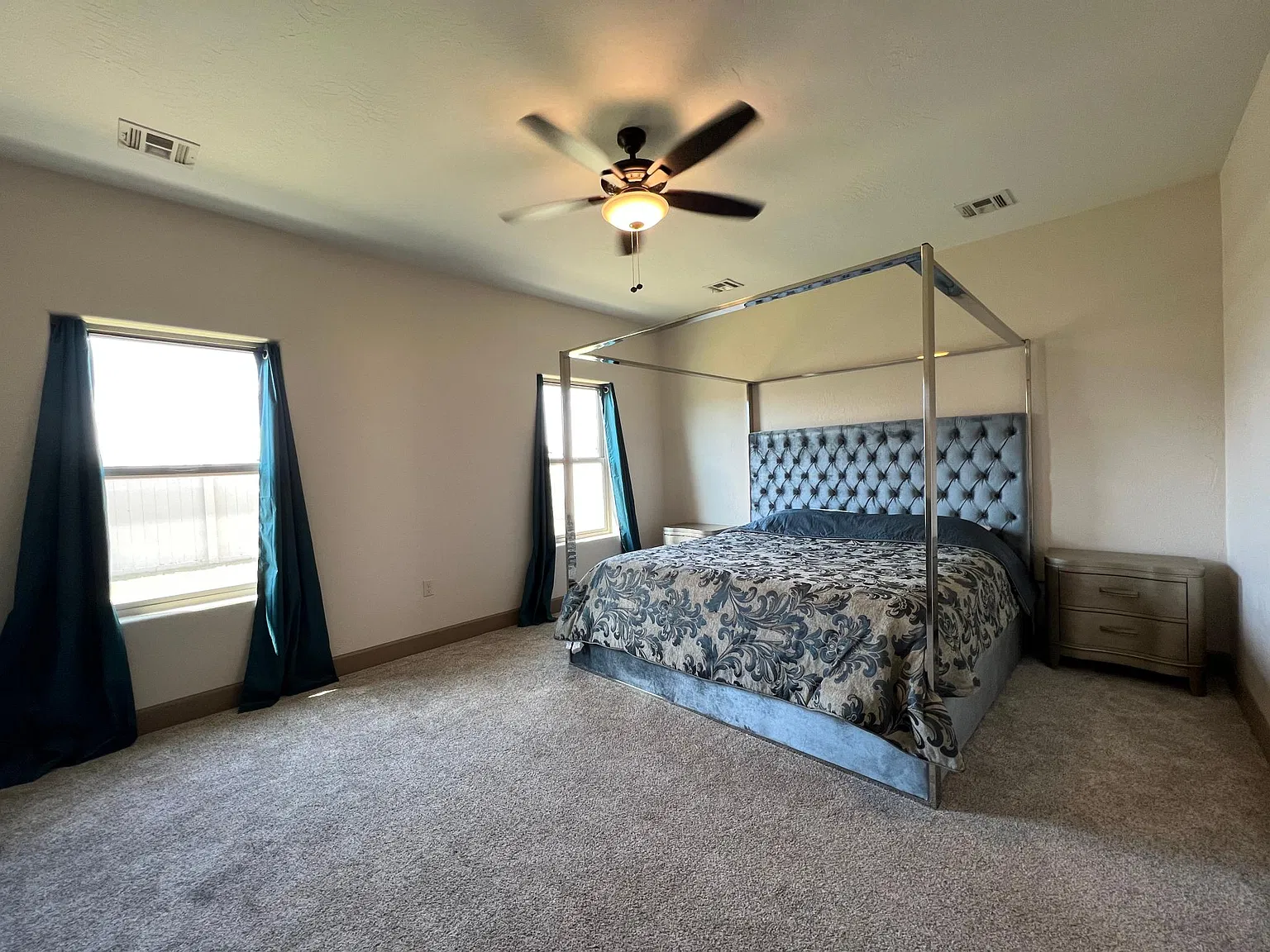 2418 W Bullock Ave — Photo 4