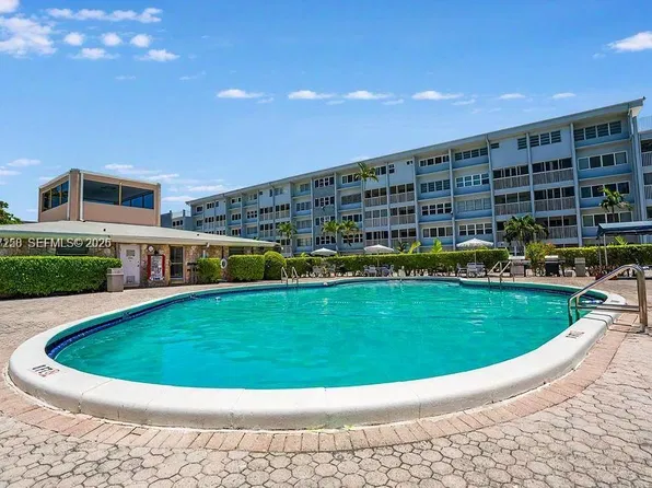 215 SE 3rd Ave APT 102D, Hallandale, FL 33009