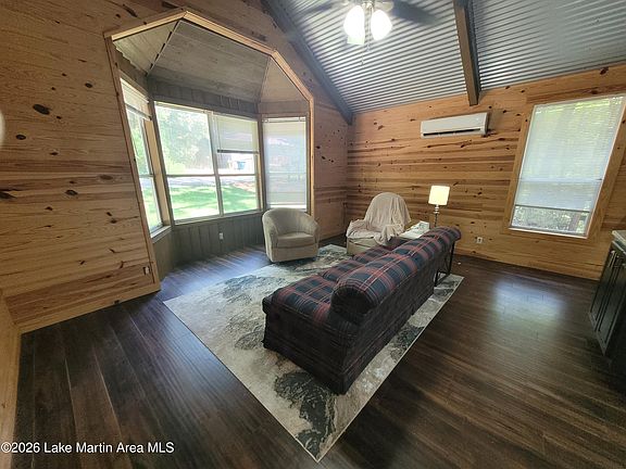4th image of 218 Hickory Dr