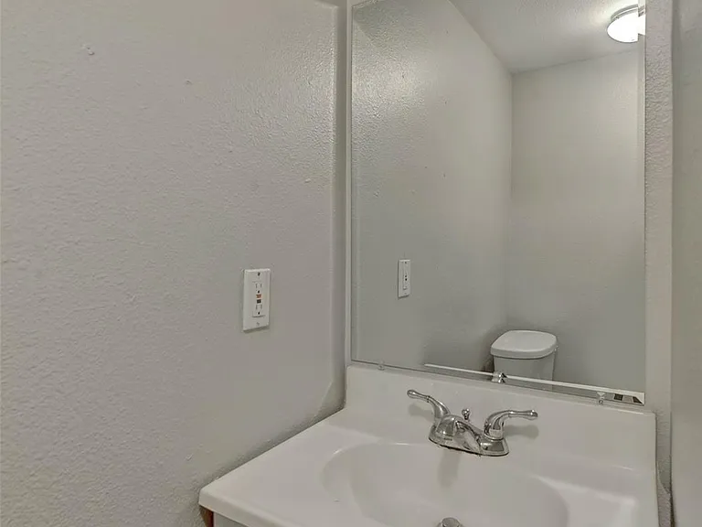2712 Whitis Ave #B — Photo 16