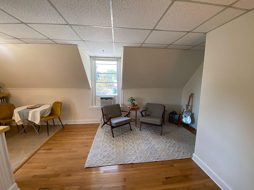 1st image of 562 Leverington Ave Floor 3