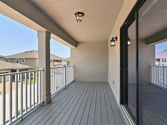 3rd image of 2913 Windmill Dr