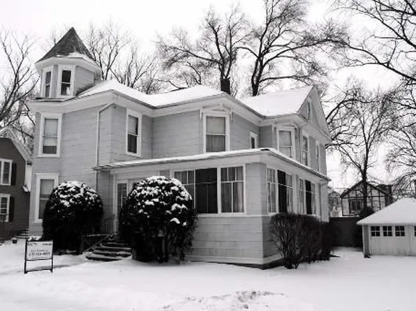 9907 Illinois St, Hebron, IL 60034