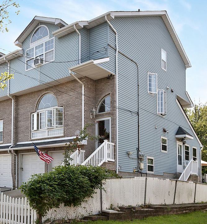 1st image of 131 Grimsby St