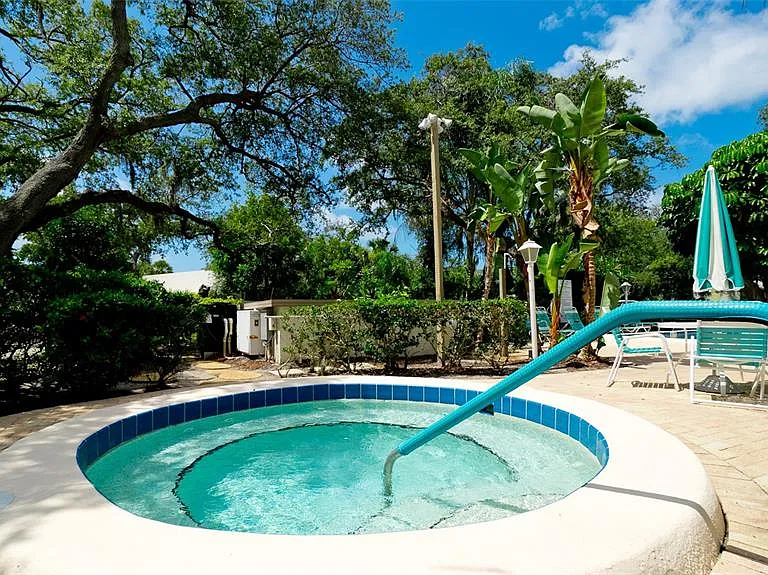 440 Palm Tree Dr — Photo 23