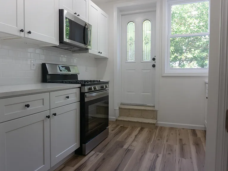 576 Newark Ave #1L — Photo 3