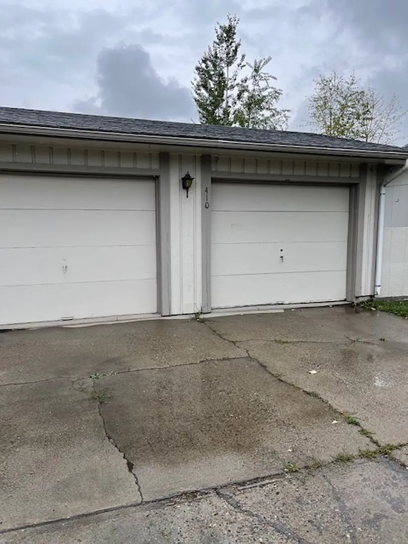 Remodeled Two Bedroom Apartment for Rent in Bozeman- Great Central Location — Photo 2