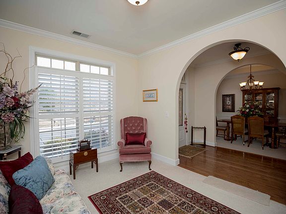 4th image of 566 Park Lake Ln