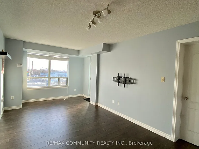 2772 Keele St #308 — Photo 11