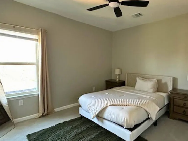 Hollyglen Dr — Photo 19