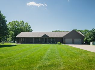 800 Burgess Dr, Utica, IL 61373