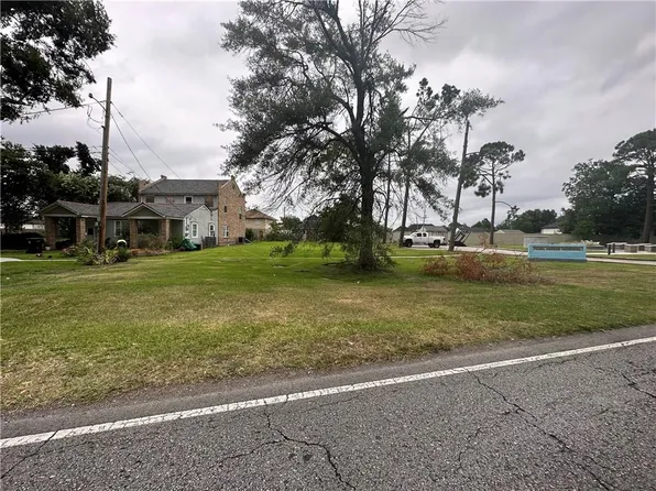 7215 W Judge Perez Dr, Arabi, LA 70032
