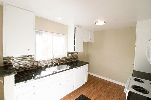 3rd image of 215 Euclid Ave APT 202