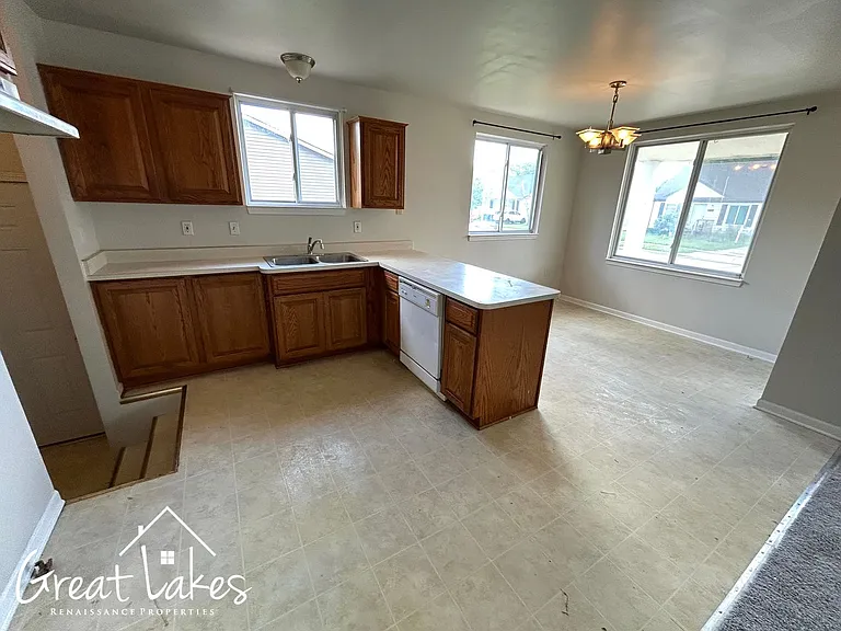 27510 Garfield St — Photo 9