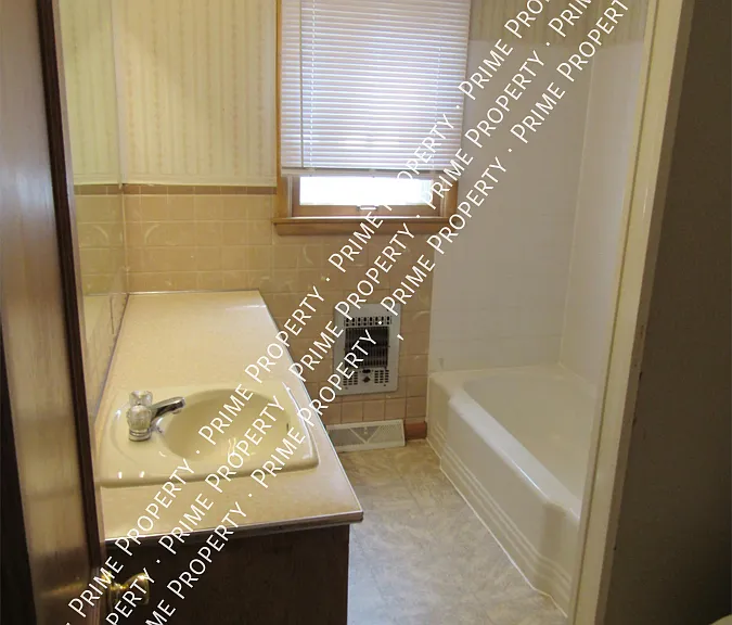 1601 Osborne St — Photo 7