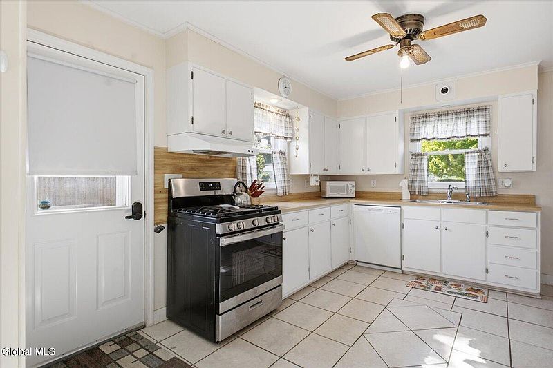 5th image of 160 Sanford Street