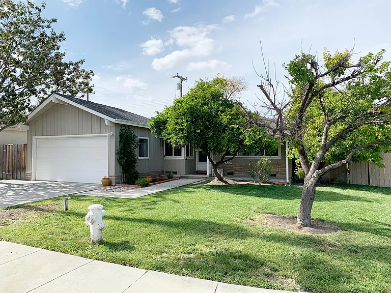 3407 Flora Vista Ave — Photo 1