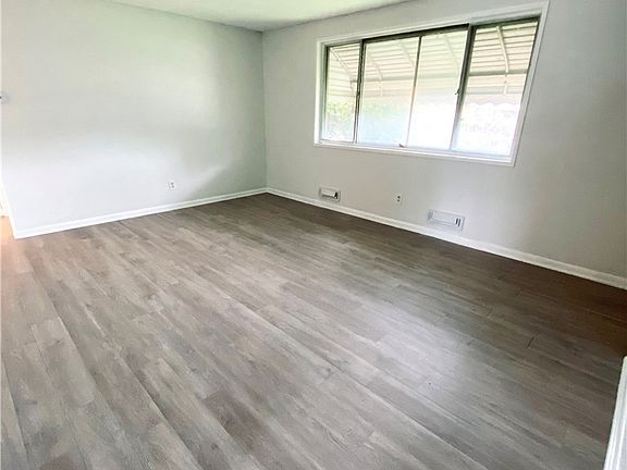 4th image of 75 Beach Rd
