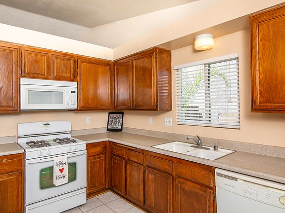 5th image of 14021 Hillcrest Dr