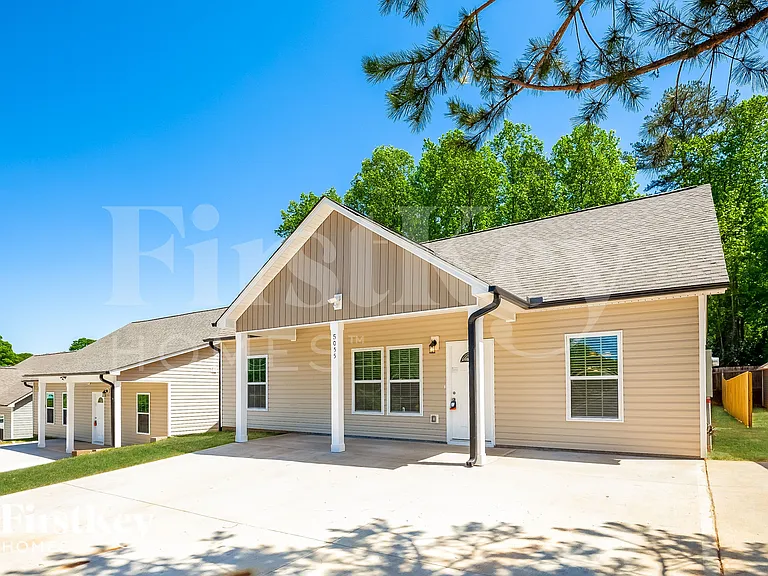 5055 Tuckaseegee Rd — Photo 2