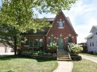 417 Shenstone Rd, Riverside, IL 60546