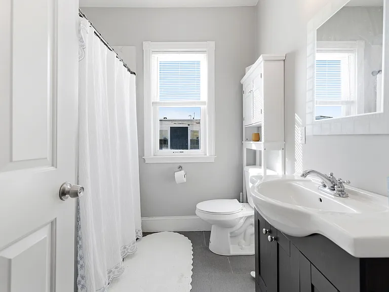 645 E 6th St #2 — Photo 19
