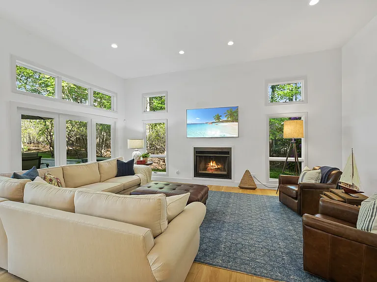 2855 Deerfield Rd — Photo 3