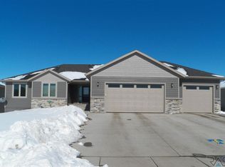 420 Taylor Dr, Tea, SD 57064