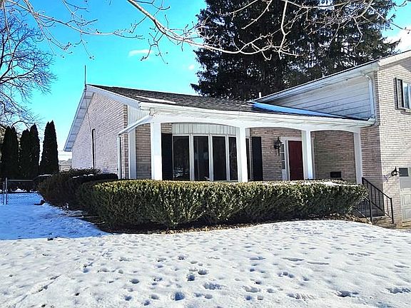 2nd image of 554 Duwell St