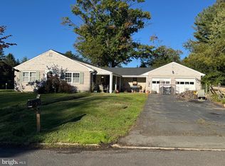 4 Fabrow Dr, Titusville, NJ 08560